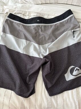 Quiksilver Men's Black, Gray and White Swim Boardshorts